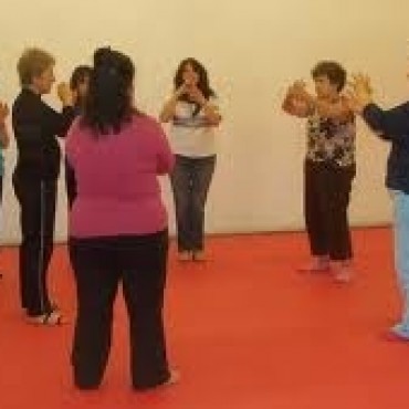 EL CENTRO DE JUBILADOS INICIA TALLERES DE YOGA Y FOLCLORE