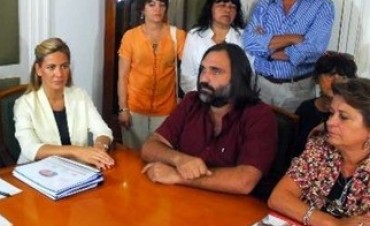 DOCENTES Y GOBIERNO SE REUNIRAN DE NUEVO EL MARTES. PIDEN NO SE DESCUENTEN LOS PAROS.