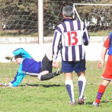 CAYO DEPORTIVO EN EL SENIOR PERO AUN MANTIENE CHANCES