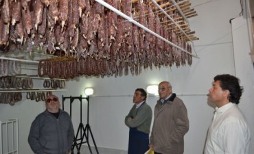 AUTORIDADES VISITARON FABRICA DE CHACINADOS