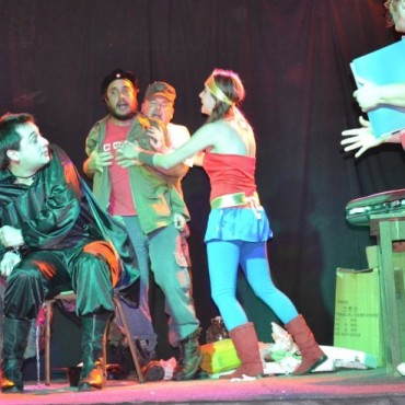 COMENZO JULIO TEATRAL