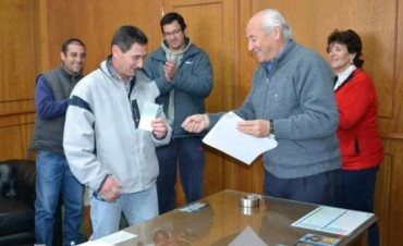 EL CEF Nº 48 ADQUIRIO UN TABLERO ELECTRONICO