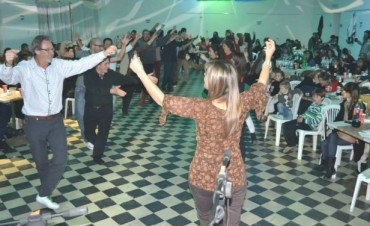 PEÑA FOLCLORICA EN LA EX CASA MARCAIDA