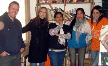 LIBROS DONADOS POR LA GENTE FUERON ENTREGADOS A UNA COMUNIDAD QOM