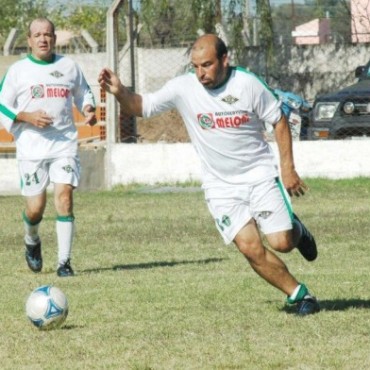 SENIOR - FERRO GOLEO A ROBERTS POR 4 A 0