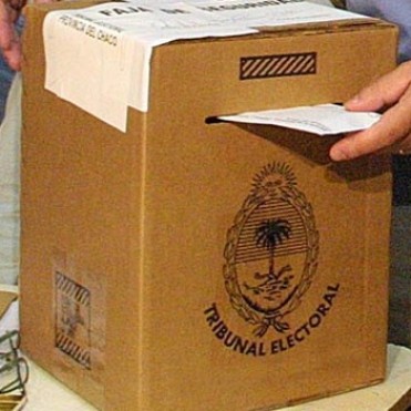 8,00 horas - EL PUEBLO EMPEZO A VOTAR