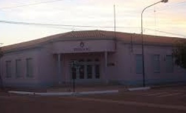 8,45 horas - LA VOTACION EN LA ESCUELA 2 SE INICIO CON MUCHA DEMORA