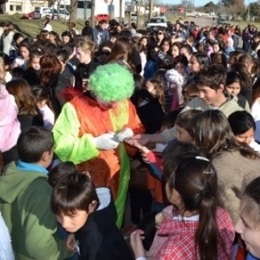 BOMBEROS Y MUNICIPIO ORGANIZAN FESTEJOS DEL DIA DEL NIÑO