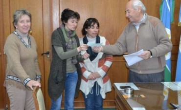 EL INTENDENTE ENTREGO TRES NUEVOS SUBSIDIOS