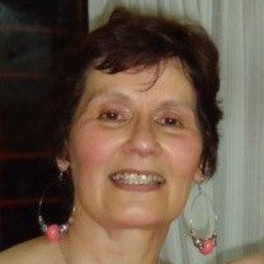 ELENA SALVA PRESENTA UN NUEVO LIBRO