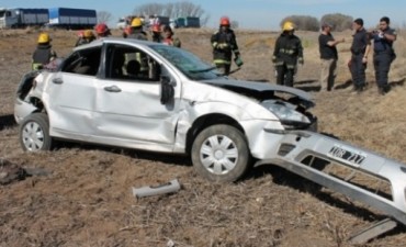 UNA TRESLOMENSE VOLCO SU AUTO EN LA RUTA 85. FUE TRASLADADA AL HOSPITAL DE SALLIQUELO.