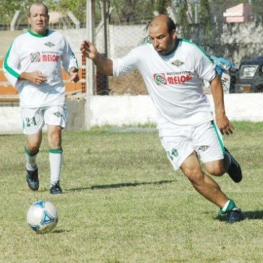 GOLEO FERRO EN EL SENIOR Y LIDERA EL GRUPO B