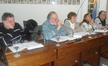 EL BLOQUE UCR - 1º TRES LOMAS DENUNCIO PERSECUCION A EMPLEADOS MUNICIPALES QUE PIENSAN DIFERENTE