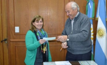 EL INTENDENTE ENTREGO UN NUEVO SUBSIDIO