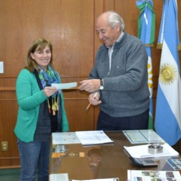 EL INTENDENTE ENTREGO UN SUBSIDIO PARA LA ORGANIZACION DE LA FERIA DISTRITAL DE CIENCIA Y TECNOLOGIA