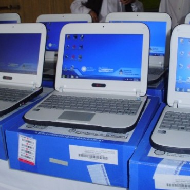 ENTREGAN NETBOOKS EN LA ESCUELA SECUNDARIA Nº 1