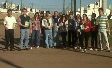 CANDIDATOS DE LA LISTA 605 REPARTEN LA BOLETA 