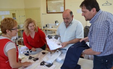 LA COOPERATIVA TEXTIL CONFECCIONO UNIFORMES PARA ALUMNOS DE LA ESCUELA TECNICA
